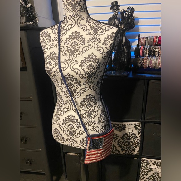 Amanda Smith Patriotic Flag Purse Crossbody - Picture 7 of 9